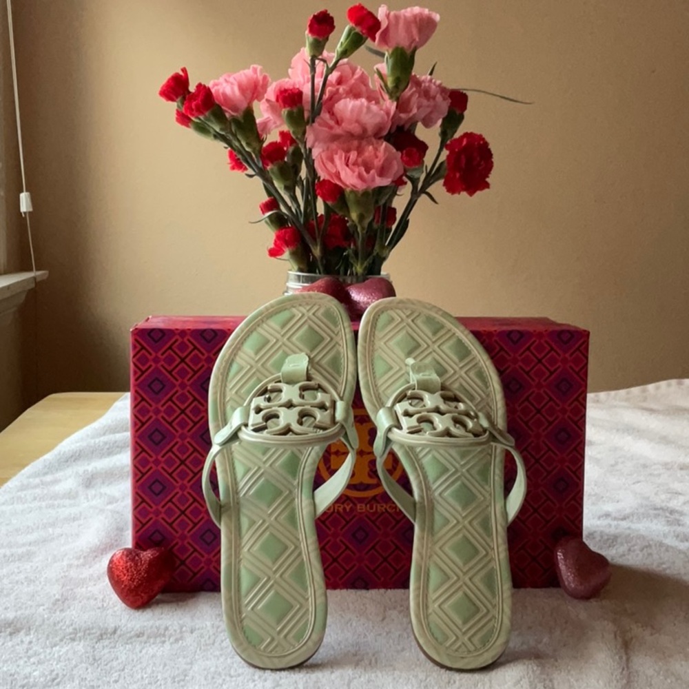 💚 TORY BURCH METAL MILLER SANDALS 💚 - Picture 3 of 16